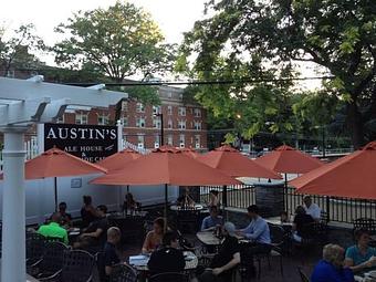 Exterior - Austin's Ale House in Kew Gardens, NY American Restaurants