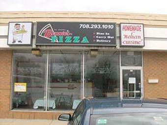 Exterior - Bennie's Pizza in Crestwood, IL Pizza Restaurant