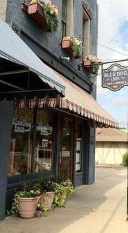 Exterior - Blue Dog Inn in Lincoln, IL American Restaurants