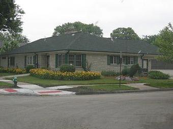 Exterior - Canine Corner & Cats Too in Cedar Rapids, IA Pet Boarding & Grooming