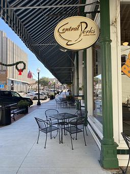 Exterior - Central Perks in Downtown - Marshall, TX Hamburger Restaurants