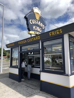 Exterior - Custard King in Astoria, OR Hamburger Restaurants