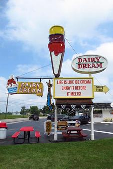 Exterior - Dairy Dream of Albany in Albany, IN Hamburger Restaurants