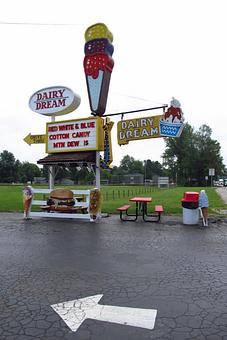 Exterior - Dairy Dream of Albany in Albany, IN Hamburger Restaurants