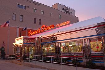 Exterior - Donna's Diner in Sharon, PA Diner Restaurants