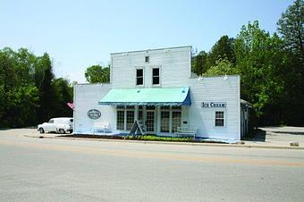 Exterior - Door County Ice Cream Factory & Sandwich Shoppe in Sister Bay, WI Pizza Restaurant