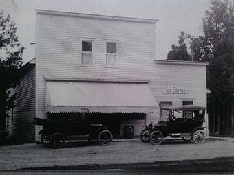 Exterior - Door County Ice Cream Factory & Sandwich Shoppe in Sister Bay, WI Pizza Restaurant