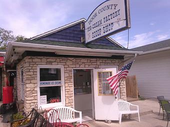 Exterior - Door County Ice Cream Factory & Sandwich Shoppe in Sister Bay, WI Pizza Restaurant