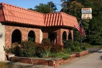 Exterior - Ernie's Pizzeria in New Haven, CT Pizza Restaurant