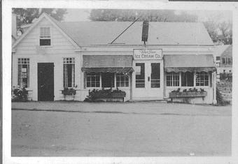 Exterior - Four Seas Ice Cream in Centerville Four Corners - Centerville, MA Dessert Restaurants
