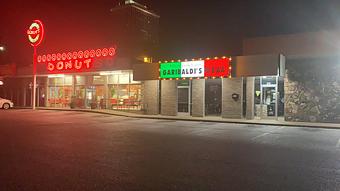 Exterior - Garibaldi's Pizza in East Memphis Area, U of M Area, and Saddle Creek Area (Germantown/Saddle Creek) - Memphis, TN Pizza Restaurant