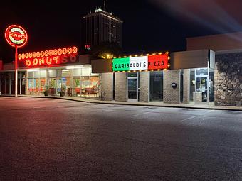 Exterior - Garibaldi's Pizza in East Memphis Area, U of M Area, and Saddle Creek Area (Germantown/Saddle Creek) - Memphis, TN Pizza Restaurant