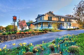 Exterior - Griffin Tavern in Flint Hill, VA American Restaurants