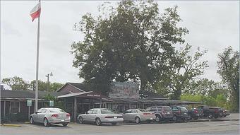 Exterior - Hinzes Bar-B-Que in Wharton, TX Barbecue Restaurants