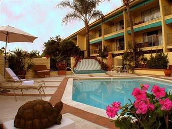 Exterior: Heated Swimming Pool - Hotel PepperTree in Anaheim, CA Hotels & Motels