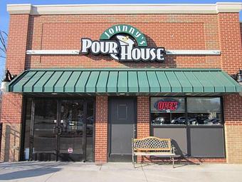 Exterior - Johnny's Pour House in Flushing, MI American Restaurants