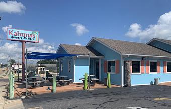 Exterior - Kahuna's Restaurant in Greenville, IL American Restaurants