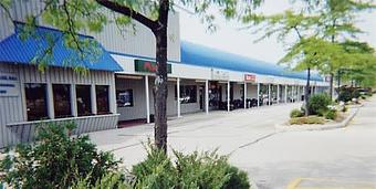 Exterior - Mancino's Pizzas and Grinders in across from Gilles - Fond du Lac, WI Pizza Restaurant