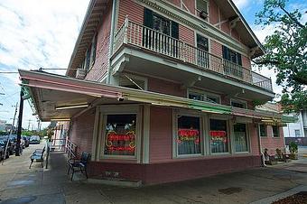Exterior - Mandina's Restaurant in New Orleans, LA Cajun & Creole Restaurant