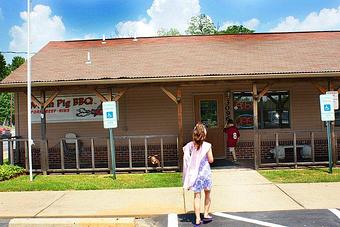 Exterior - Mean Pig BBQ in Cabot, AR Barbecue Restaurants