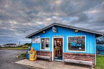 Exterior - Mo's Seafood & Chowder (Mo's West) in Otter Rock, Devils Punch Bowl - Otter Rock, OR Seafood Restaurants