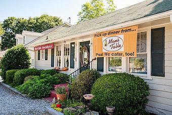 Exterior - Mom's Table in Roswell, GA American Restaurants