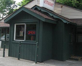 Exterior - Oak Park Tavern in Mansfield, OH American Restaurants