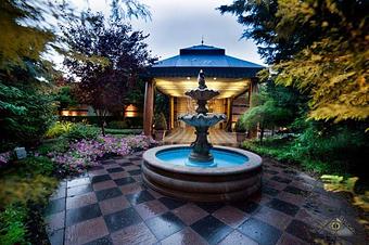 Exterior - Pines Manor in Edison, NJ American Restaurants