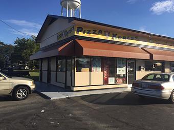 Exterior - Pizza Xpress in Selma, NC Pizza Restaurant