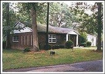 Exterior - Rowens Kennels in Brighton, IL Pet Boarding & Grooming
