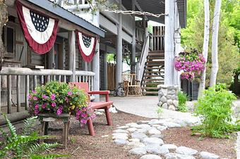 Exterior: Spring at the Inn - Run of the River in Leavenworth, WA Travel & Tourism