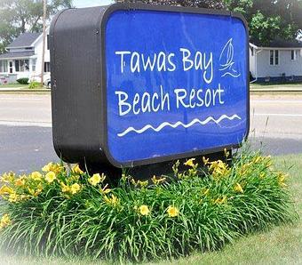 Exterior - Tawas Bay Beach Resort in East Tawas, MI Resorts & Hotels