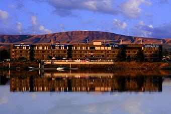 Exterior - The Crow's Nest at Clover Island Inn in Kennewick, WA American Restaurants