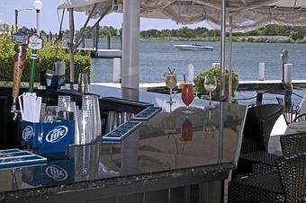 Exterior - The Snapper Inn in Oakdale, NY American Restaurants