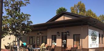 Exterior - This & That Cafe in Palatka, FL Coffee, Espresso & Tea House Restaurants