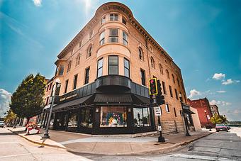 Exterior - Tiramisu in Quincy, IL Italian Restaurants