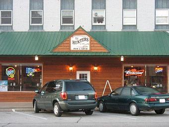 Exterior - Tj Hunter's Pub and Grub in Lansing, IA Pubs