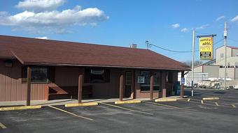 Exterior - Triple E Bar-B-Q II in Marion, IL Barbecue Restaurants
