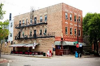 Exterior - Twin Anchors Restaurant & Tavern in Old Town - Chicago, IL Barbecue Restaurants