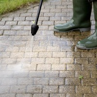 Power-washing-driveway-in-Salem-OR-by-Gehring-Softwash